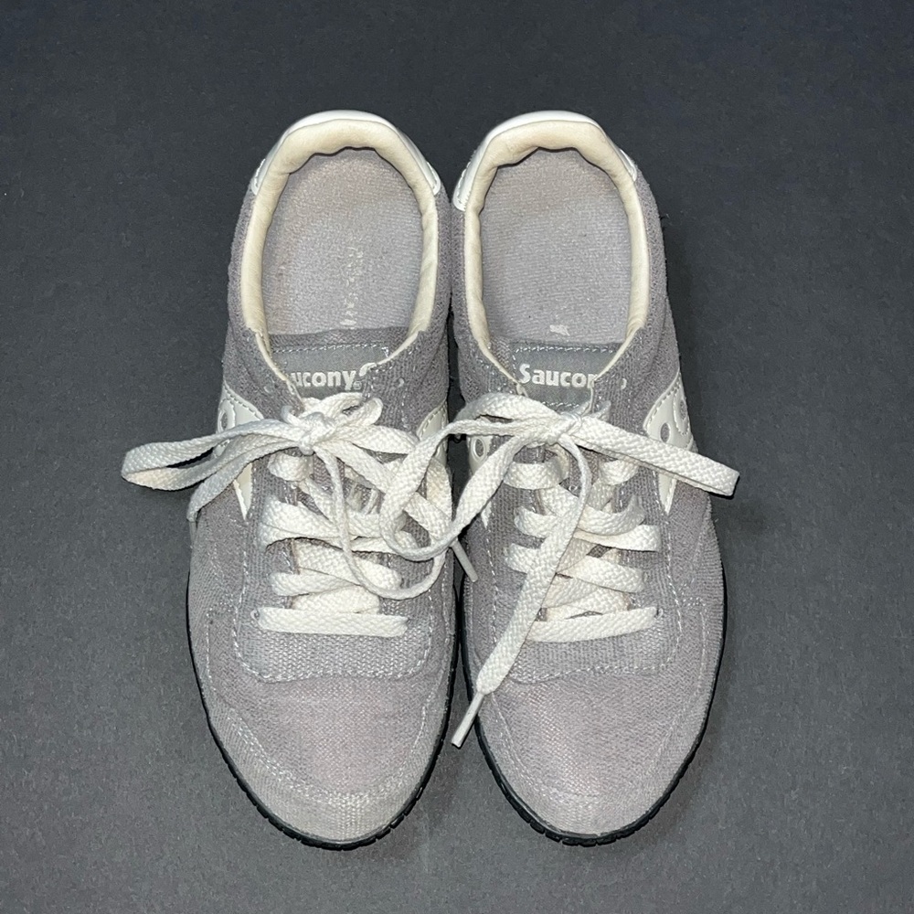 everyday sneaker, women’s size 6, Saucony brand